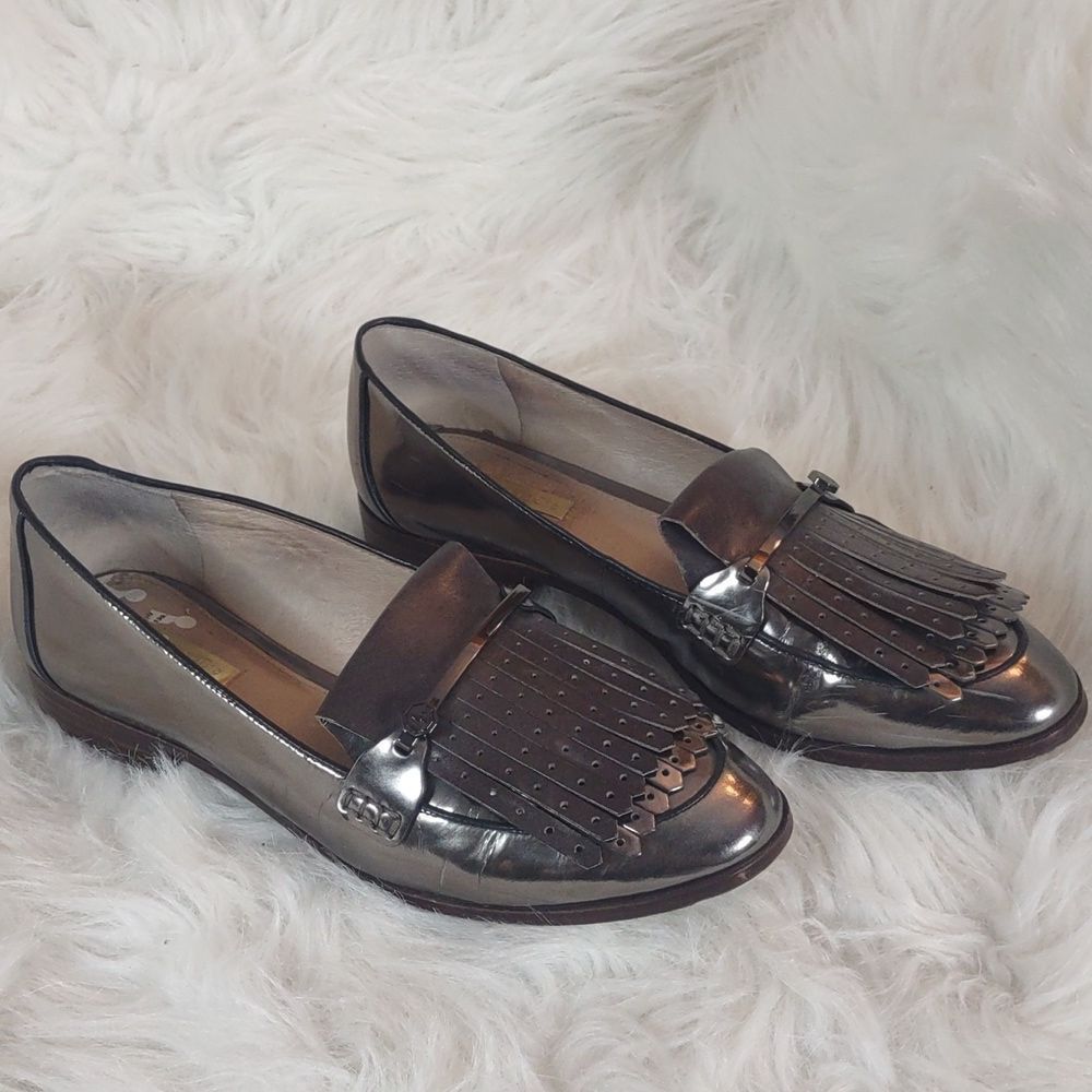Louis Et Cie Women's Size 9.5 Metallic Pewter Kiltie Loafers